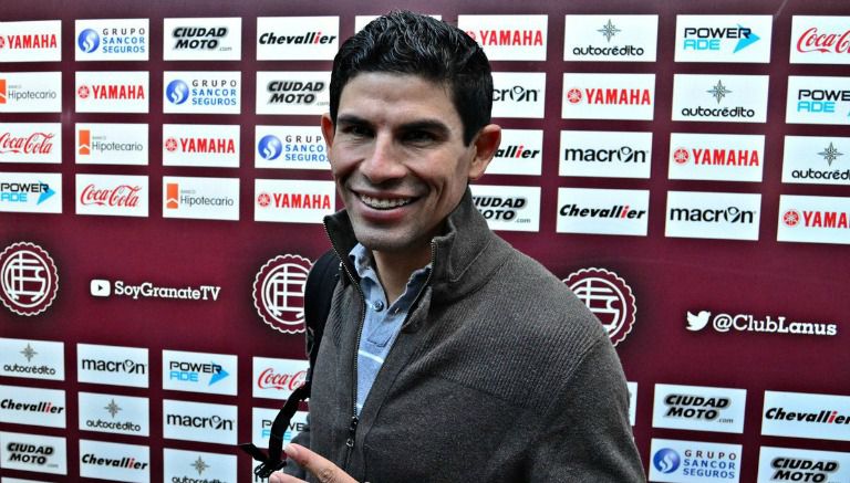 Jonny Magallón en su presentación con Lanús