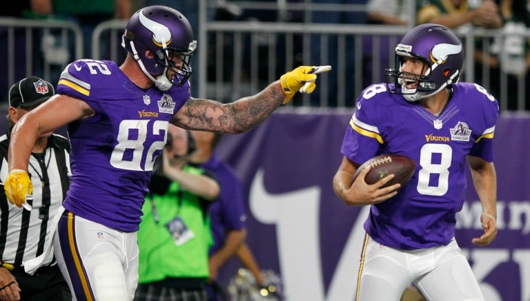 Rudolph y Bradford celebran un TD de los Vikingos