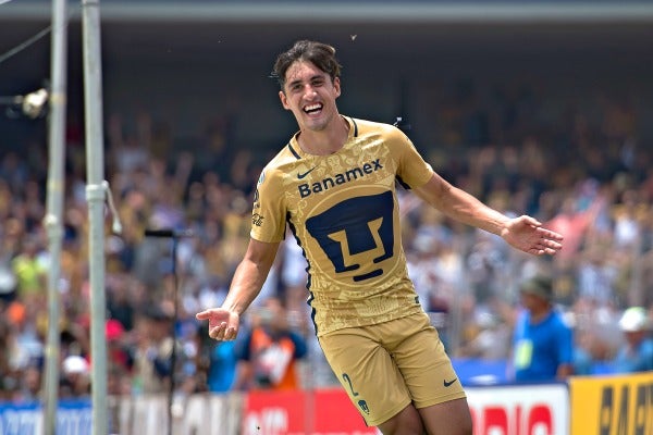 Josecarlos Van Rankin celebra su anotación frente a Gallos