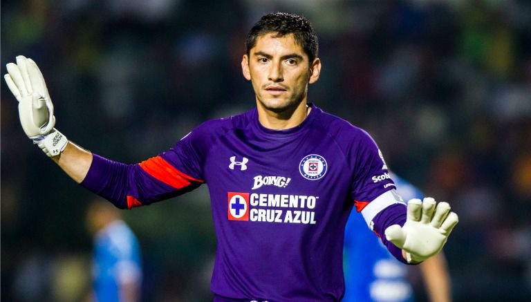 Jesús Corona durante el partido entre Cruz Azul y Jaguares en la Jornada 9 del A2016