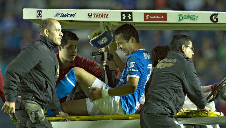 Cubo Torres se duele tras lesionarse contra Toluca