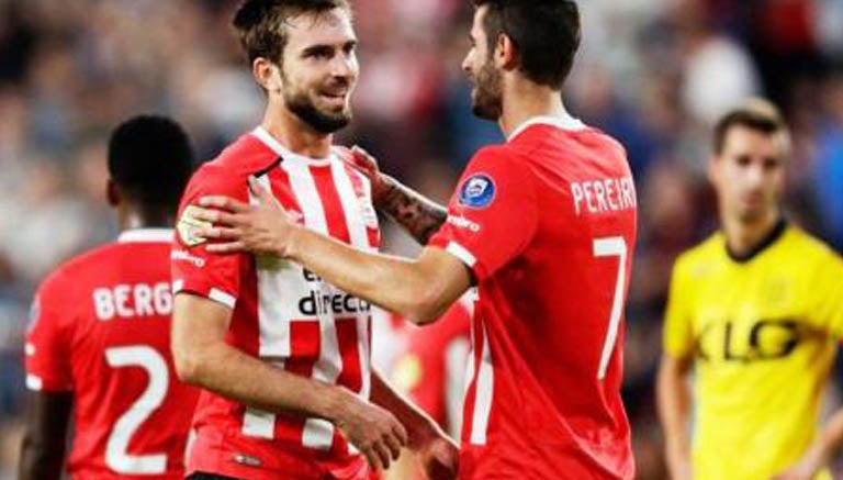 Gaston Pereiro celebra el segundo gol del PSV contra Roda