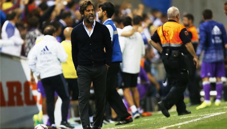 Quique Sánchez, entrenador de Espanyol, durante el juego frente a Real Madrid por la J4