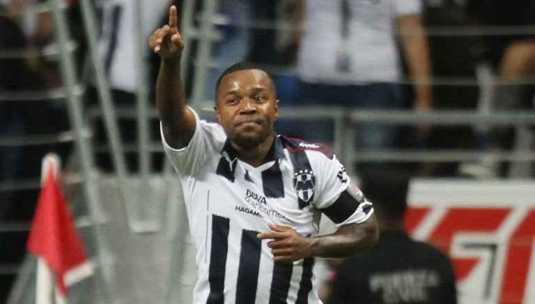 Dorlan Pabón celebra un gol con Monterrey 