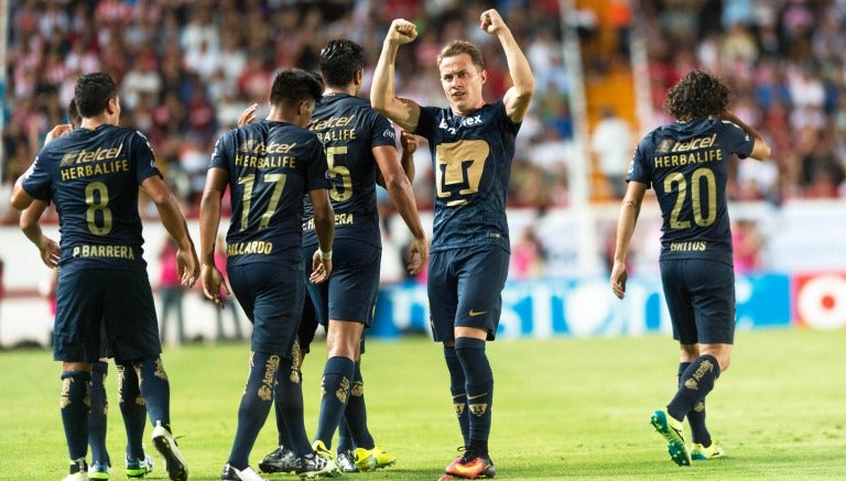 El español festeja un gol con Pumas