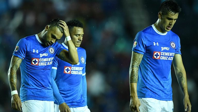 Jugadores de Cruz Azul se lamentan tras una derrota