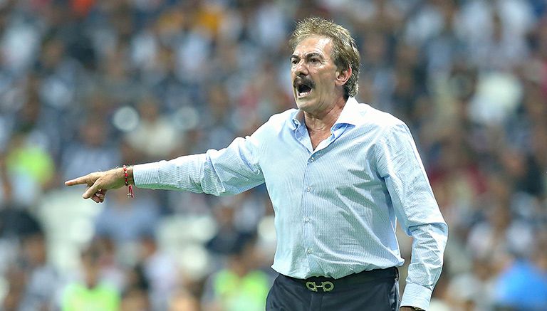 La Volpe, durante un encuentro como técnico de Jaguares