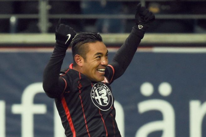 Marco Fabián celebra un gol con el Frankfurt