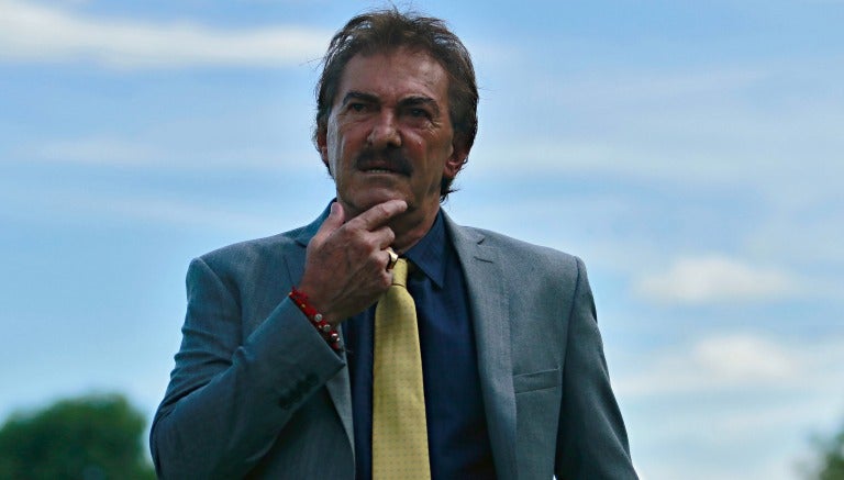 La Volpe caminando por Coapa antes de su presentación con América