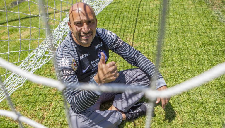 Conejo Pérez posa para el lente de RÉCORD