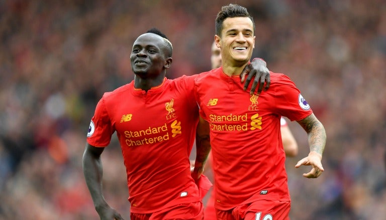 Coutinho y Sadio Mane festejan gol del Liverpool