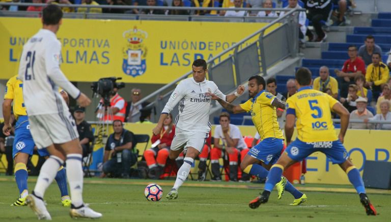 CR7 saca un disparo durante el partido contra Las Palmas 