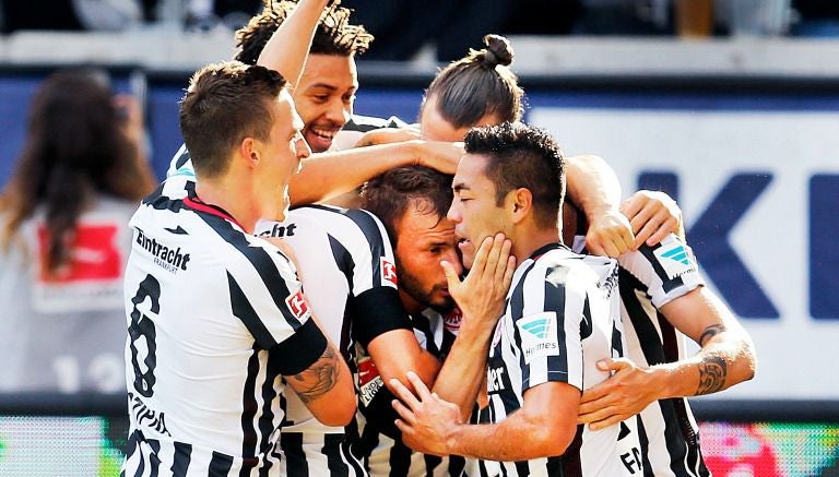 Fabián celebra con sus compañeros en el Frankfurt