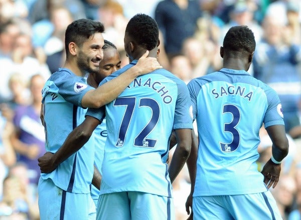 Los jugadores del Manchester City festejan un gol