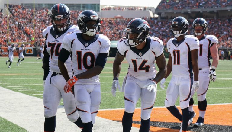 Emmanuel Sanders celebra una anotación en el partido contra Cincinnati