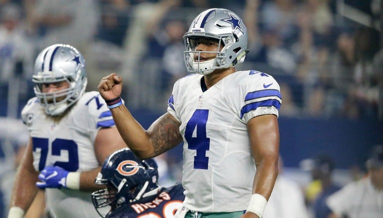 Dak Prescott celebrando un TD de los Vaqueros de Dallas