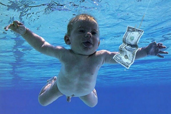 Así luce Spencer en la portada de Nevermind