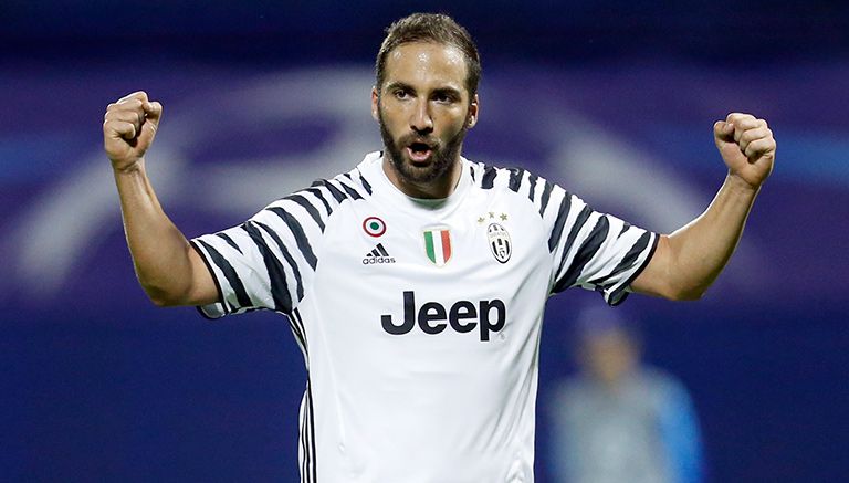 Higuaín celebra su anotación contra el Dinamo Zagreb