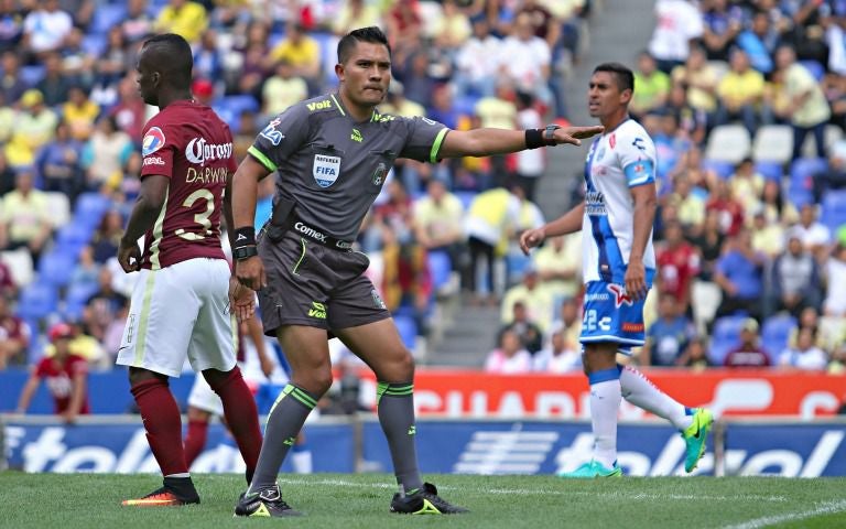 Fernando Guerrero, durante el partido entre América y Puebla en A2016