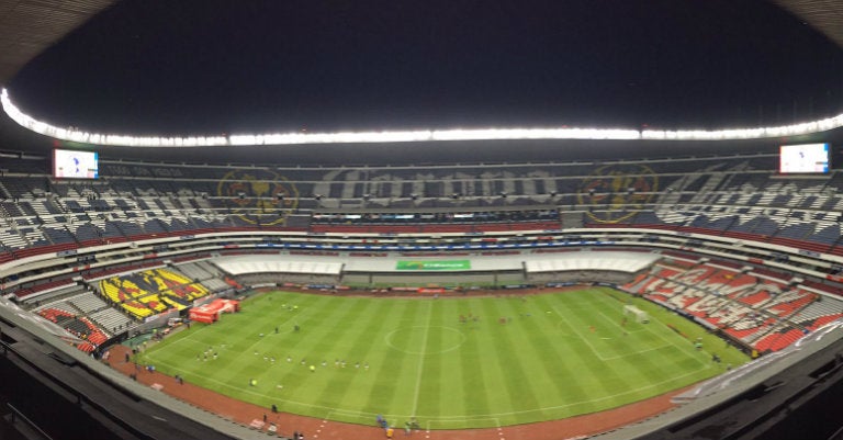 Gradas del Estadio Azteca lucen casi vacías contra Tiburones