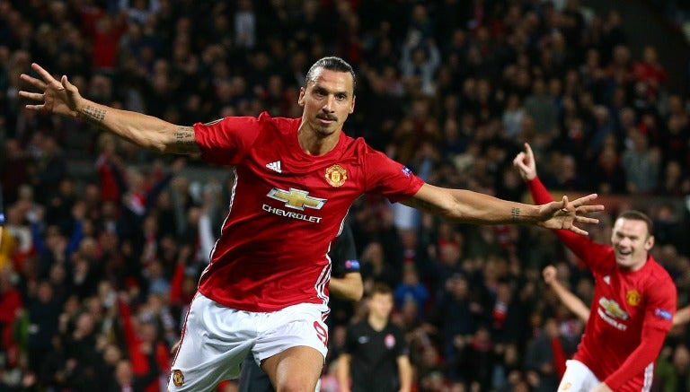 Zlatan Ibrahimovic celebra su gol en Europa League