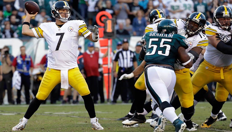  Ben Roethlisberger durante el enfrentamiento frente Philadelphia