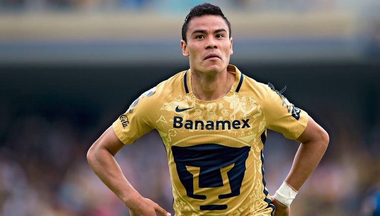 Pablo Barrera celebra un gol con Pumas