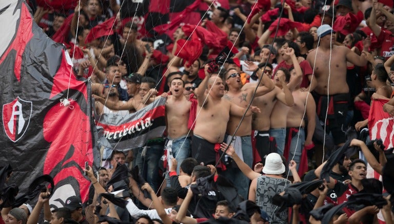 Aficionados del Atlas apoyan en la tribuna