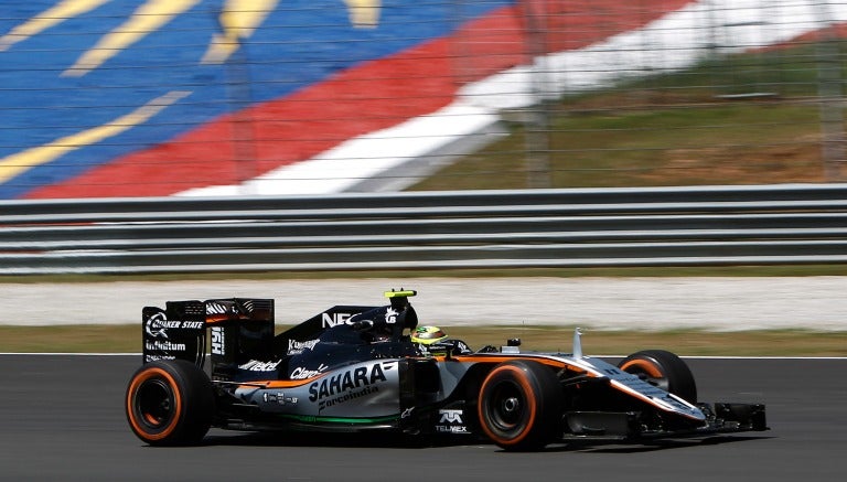 Checo Pérez realiza en la Q2 del GP de Malasia