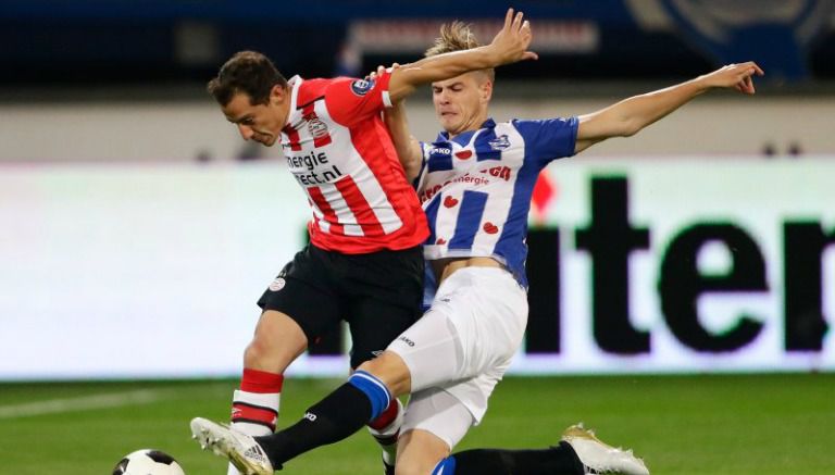 Guardado, durante el partido frente al Heerenveen