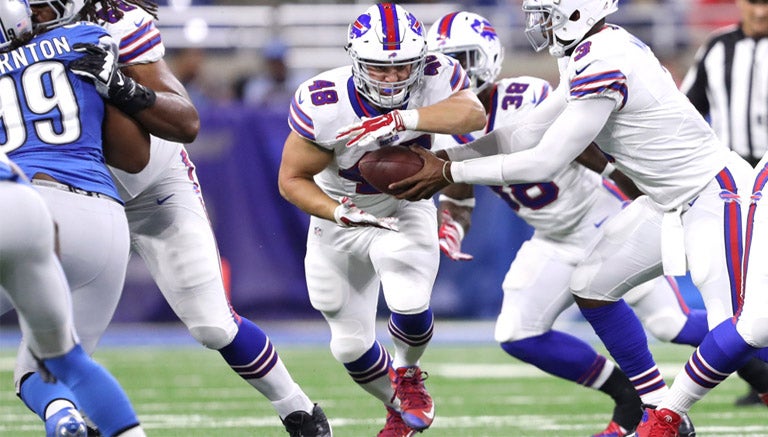 Glenn Gronkowski ndisputando duelo con los Bills