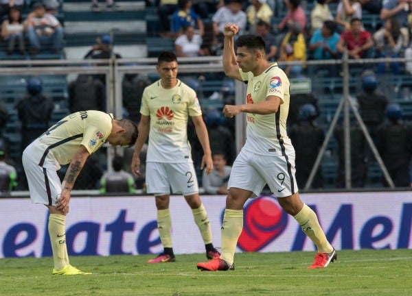 Los jugadores de América celebran tras ganar en el Azul