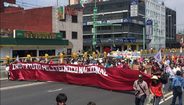 Contingente del IPN en la marcha conmemorativa del 2 de octubre