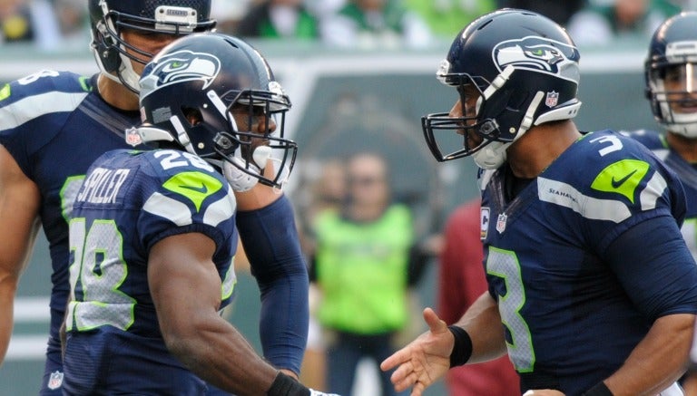 Wilson y CJ Spiller celebran un TD