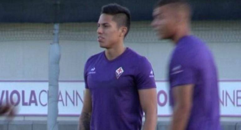 Salcedo durante entrenamiento con la Fiorentina