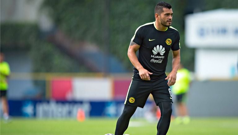 Miguel Samudio, durante un entrenamiento con el América