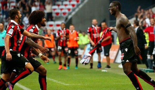 Balotelli celebra el gol del triunfo para el Niza