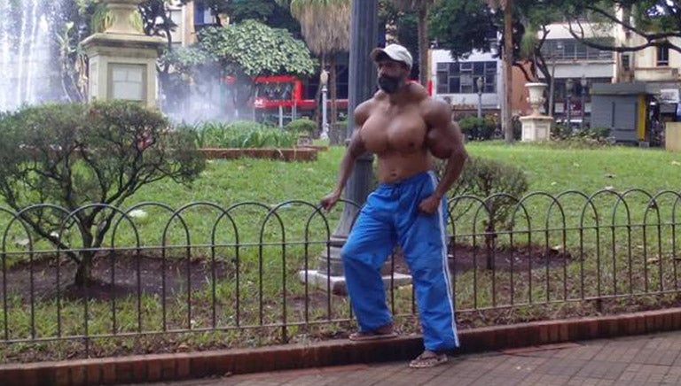 'Hulk' visita los parques para exhibir sus músculos