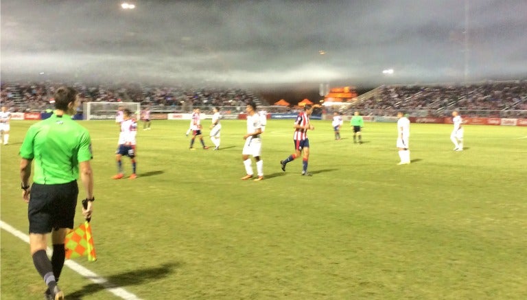 Momento del duelo entre Chivas y Sacramento