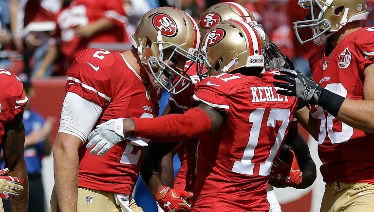 Blaine Gabbert y Jeremy Kerley festejan tras un TD