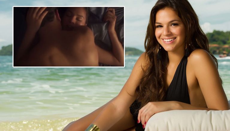 Bruna Marquezine posa sensual en traje de baño