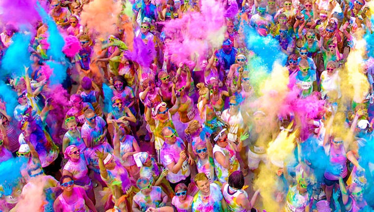 Participantes en la carrera del color