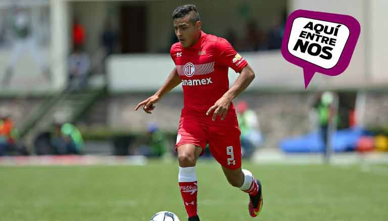 Alexis Vega durante un juego con el Toluca