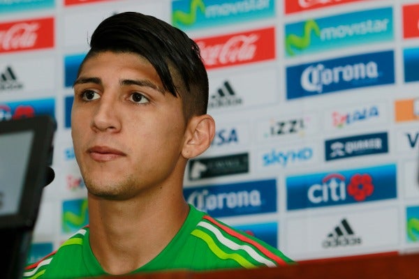 Alan Pulido en conferencia de prensa con el Tri