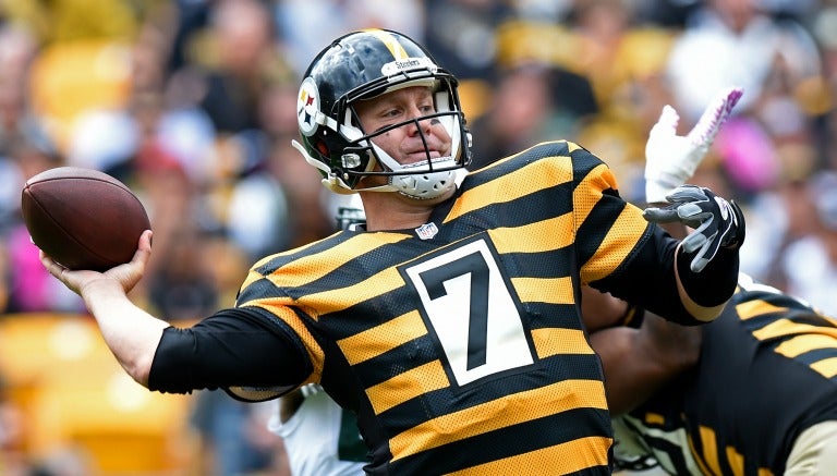 Ben Roethlisberger lanza un pase de touchdown en el duelo contra los Jets de Nueva York