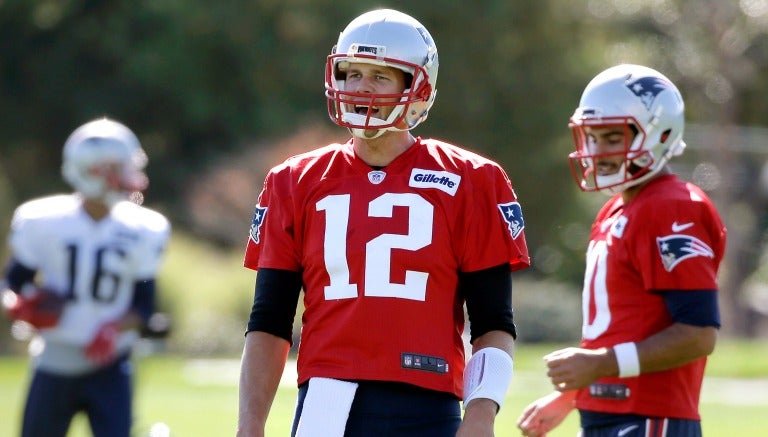 Tom Brady en un entrenamiento con los Patriotas