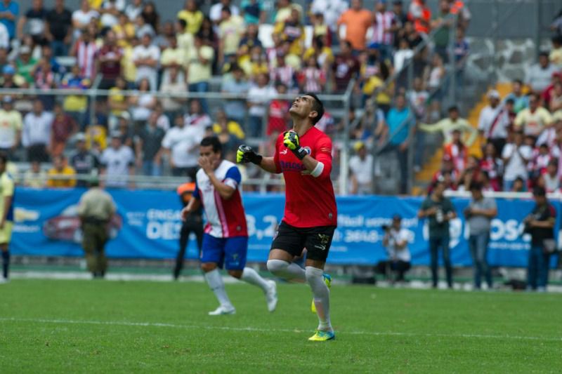 Oswaldo celebra durante el Clásico