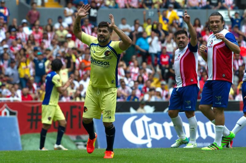 Reinaldo Navia celebra el gol de las Águilas