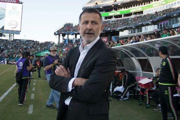 Juan Carlos Osorio previo a un partido de México