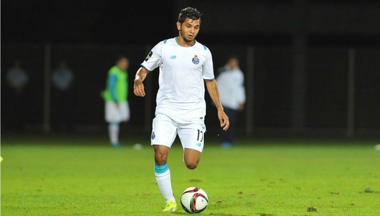 Jesús Corona durante un partido con el Porto